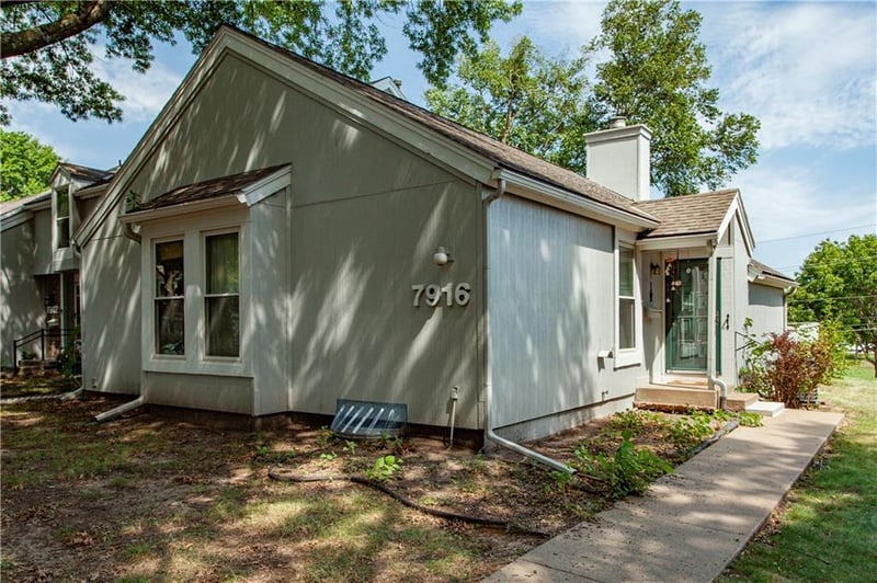 7916 Colony Ln, Lenexa, KS 66215