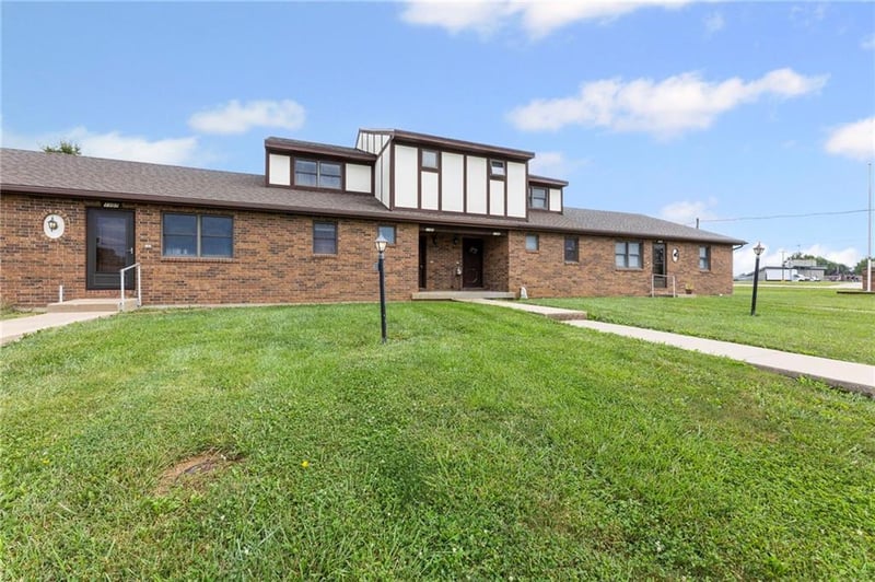 1113 Durham Dr, Paola, KS 66071