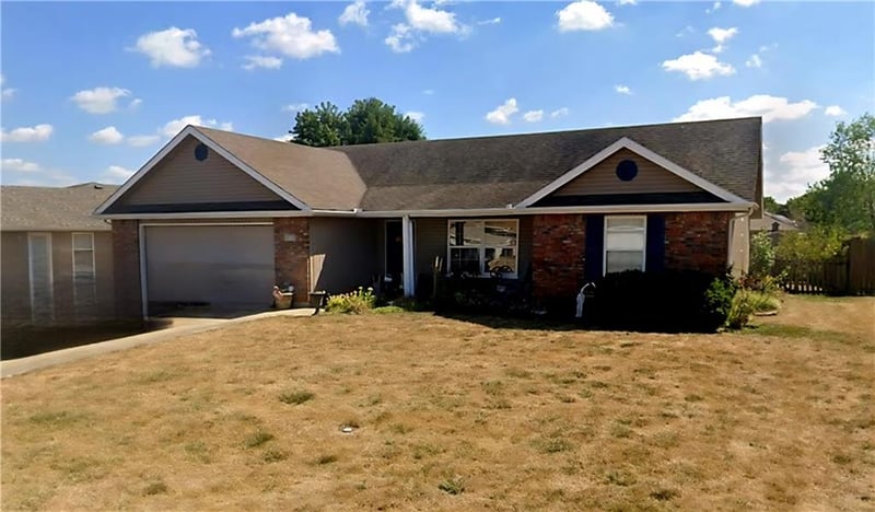 413 Graystone Dr, Grain Valley, MO 64029