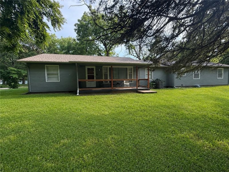 8900 Wayne Ave, Kansas City, MO 64131