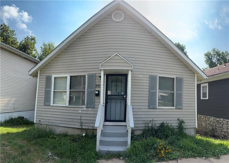 7037 Indiana Ave, Kansas City, MO 64132