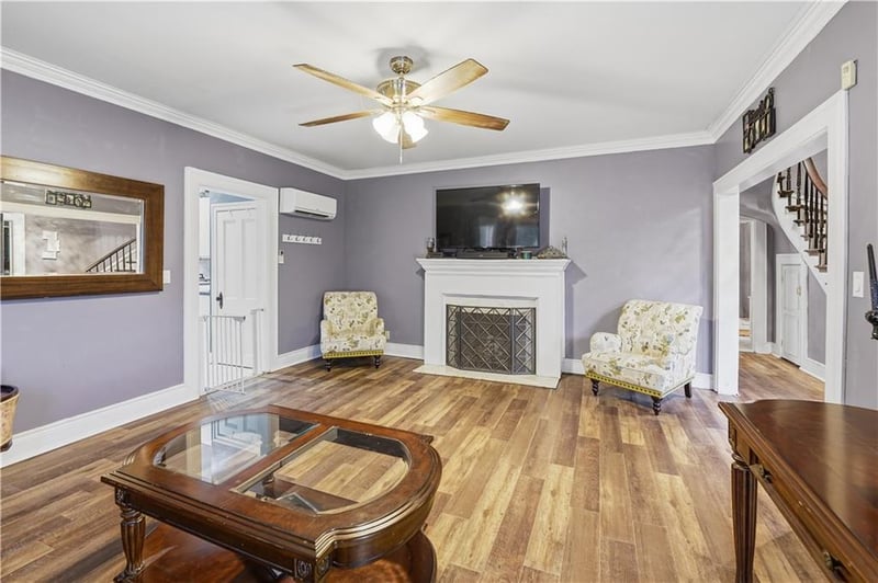 1900 65th St, Gladstone, MO 64118