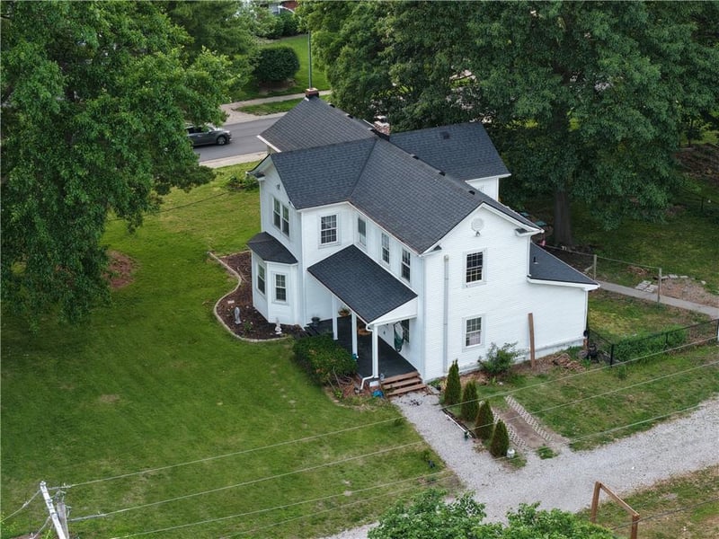 1900 65th St, Gladstone, MO 64118