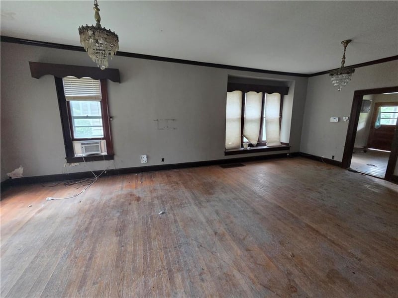 2410 Faraon St, St Joseph, MO 64501