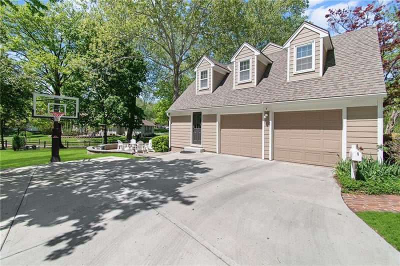 8740 Ensley Ln, Leawood, KS 66206