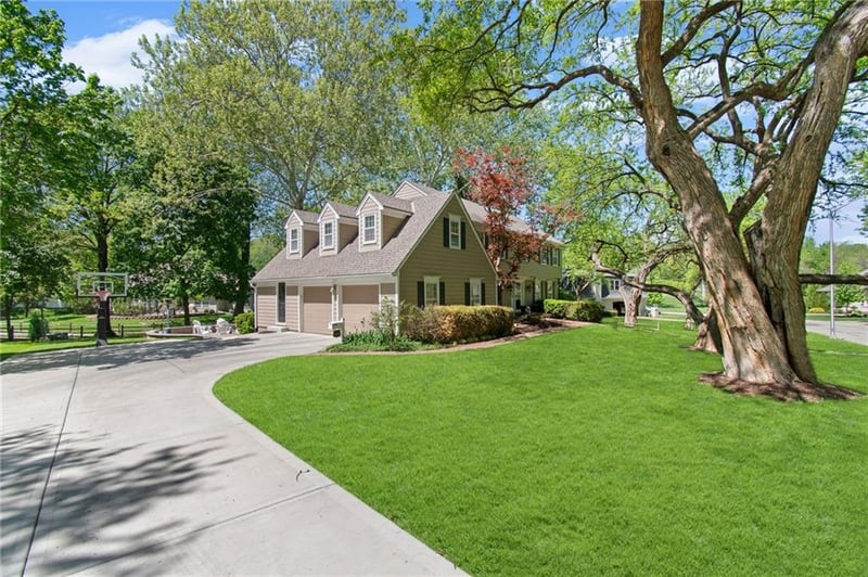 8740 Ensley Ln, Leawood, KS 66206
