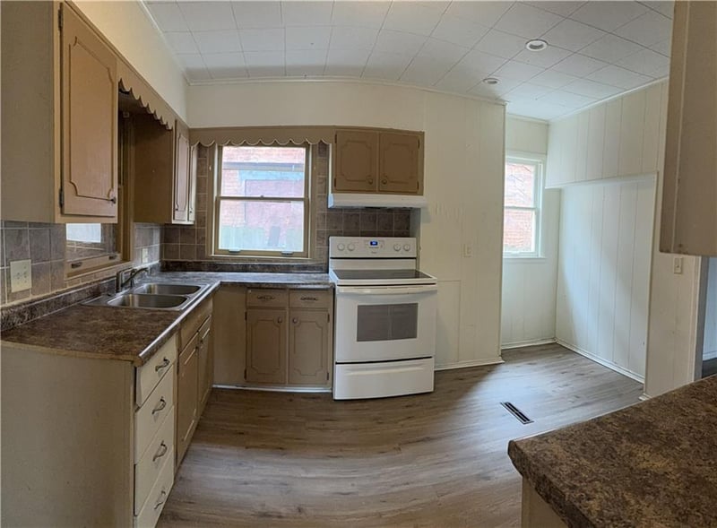 113 17th St, St Joseph, MO 64501