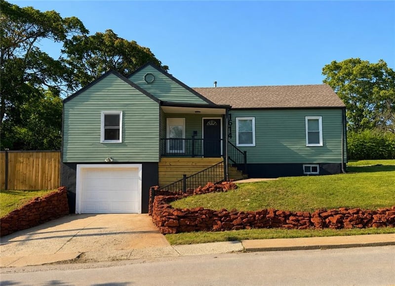 1614 85th St, Kansas City, MO 64131