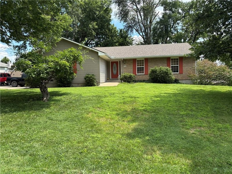 105 South St, Spring Hill, KS 66083