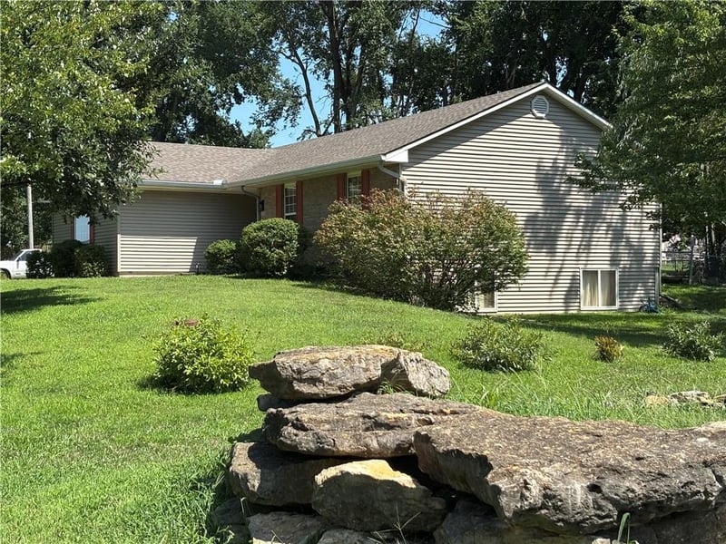 105 South St, Spring Hill, KS 66083