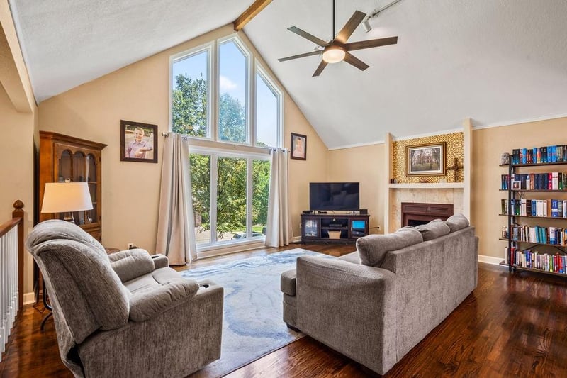 1312 Barnes Dr, Lee's Summit, MO 64086