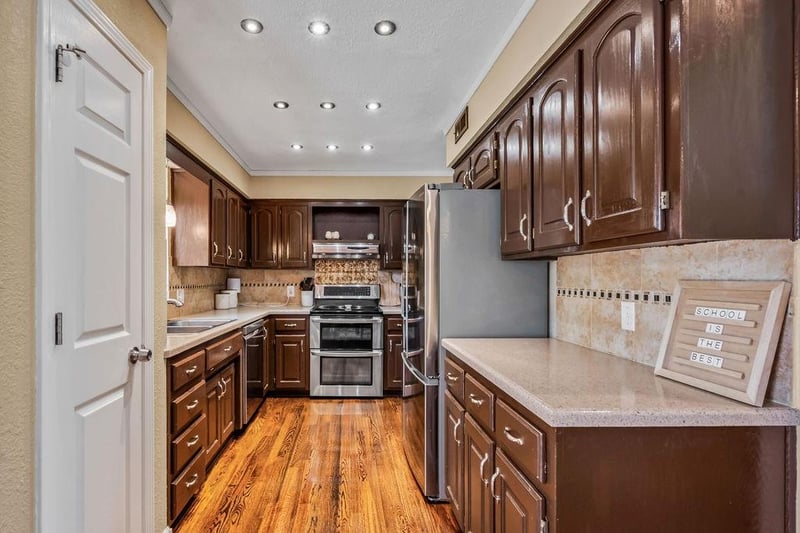 1312 Barnes Dr, Lee's Summit, MO 64086