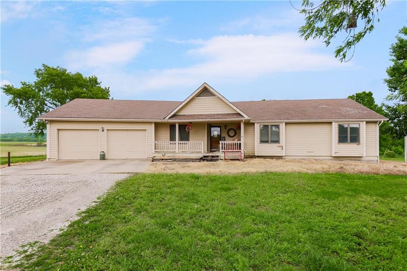 15628 238th St, Tonganoxie, KS 66086