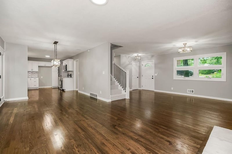 6807 Walnut St, Kansas City, MO 64118