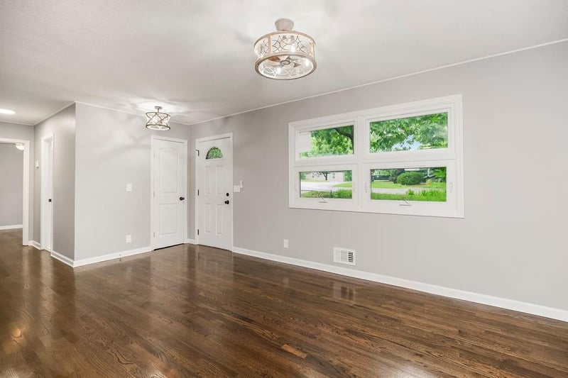 6807 Walnut St, Kansas City, MO 64118