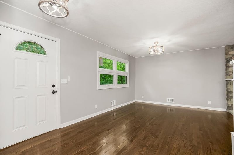 6807 Walnut St, Kansas City, MO 64118