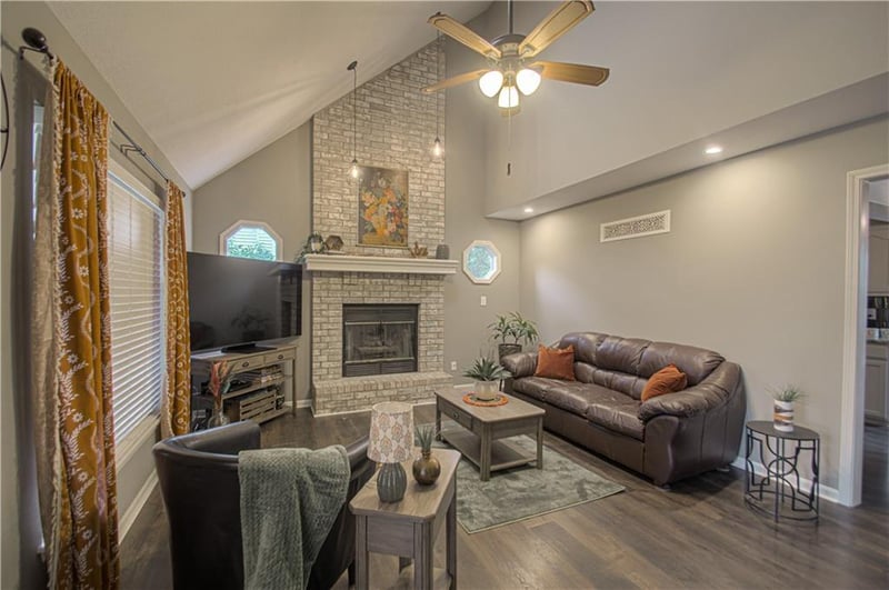 601 Woodson Ln, Greenwood, MO 64034