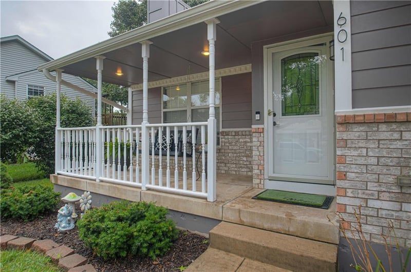 601 Woodson Ln, Greenwood, MO 64034