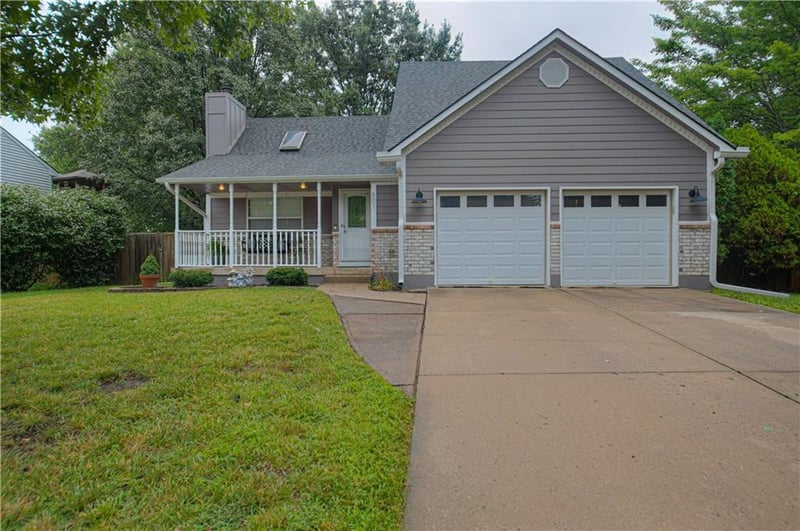 601 Woodson Ln, Greenwood, MO 64034