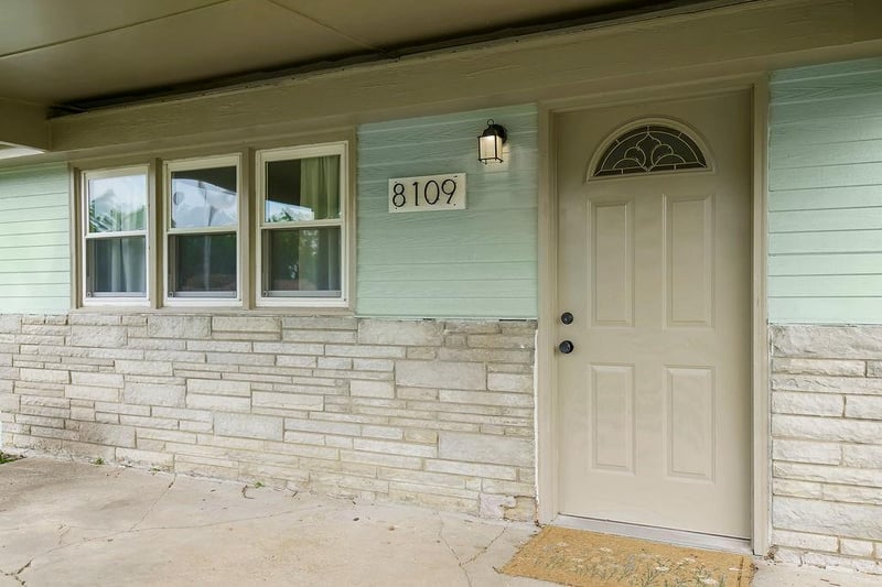 8109 Summit Rd, Kansas City, MO 64118