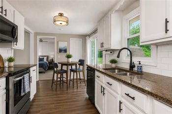 8109 N Summit Rd, Kansas City, MO 64118