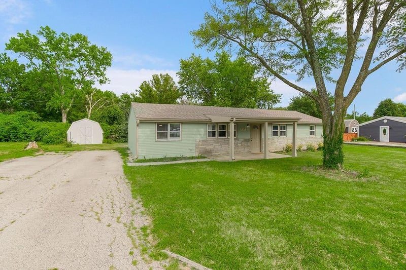 8109 Summit Rd, Kansas City, MO 64118