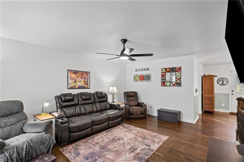5321 Richmond Ave, Kansas City, MO 64119