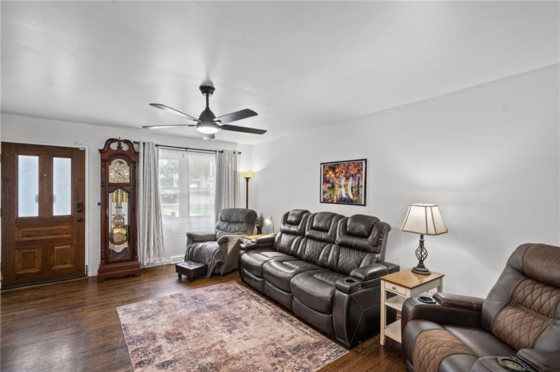 5321 Richmond Ave, Kansas City, MO 64119