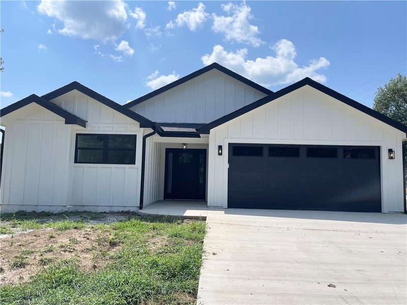 810 Water St, Butler, MO 64730