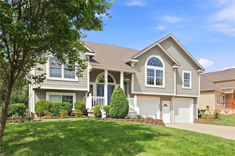806 SW 34th Ter, Lee's Summit, MO 64082
