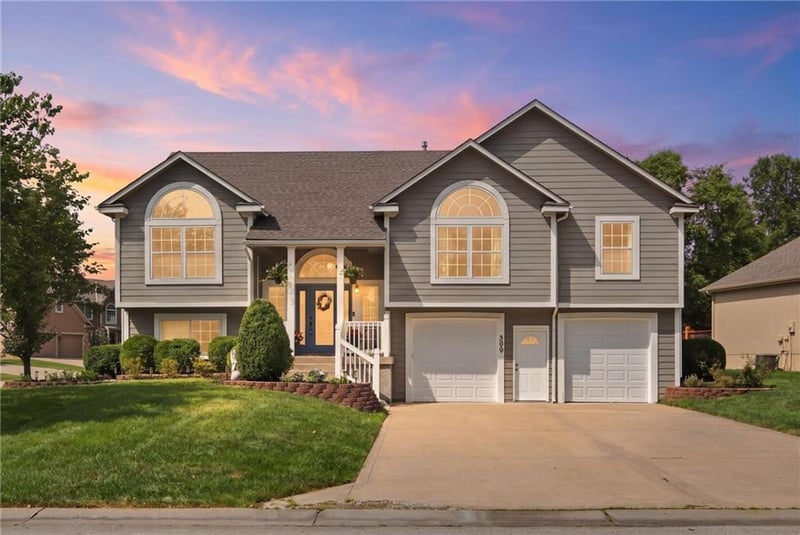 806 SW 34th Ter, Lee's Summit, MO 64082