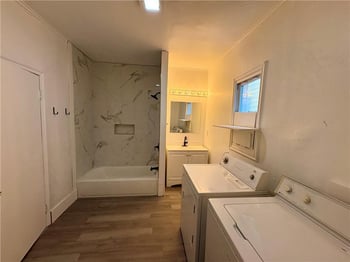 1330 E 55th St, Kansas City, MO 64110