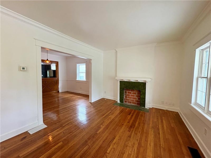 1330 55th St, Kansas City, MO 64110