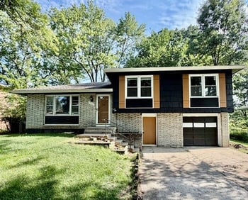 7906 E 93rd St, Kansas City, MO 64138
