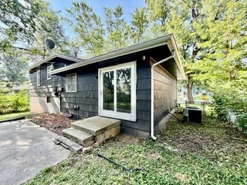 7906 E 93rd St, Kansas City, MO 64138