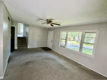 7906 E 93rd St, Kansas City, MO 64138
