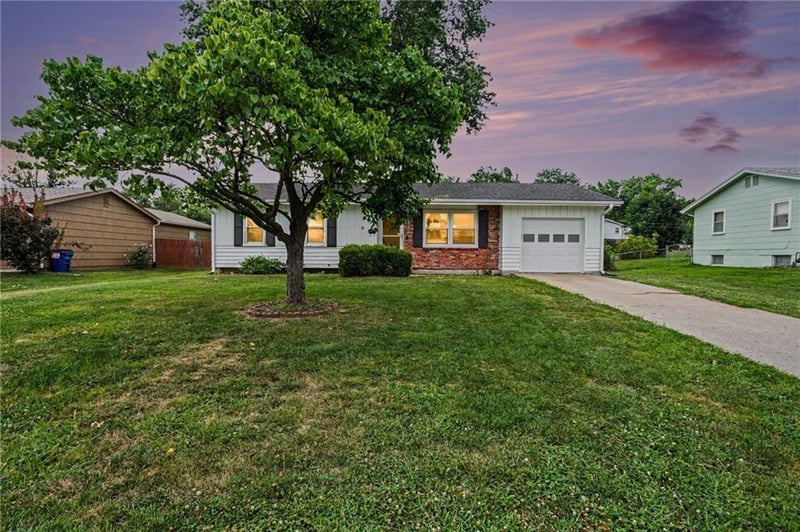3110 66th St, Gladstone, MO 64119