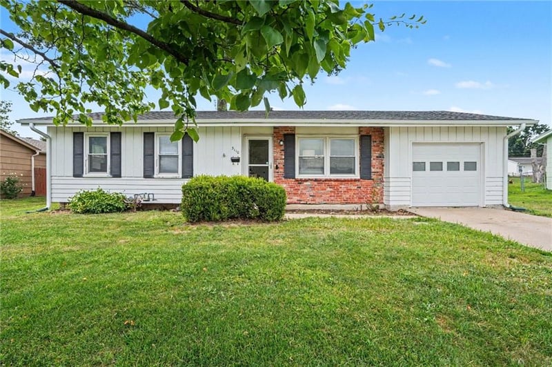 3110 66th St, Gladstone, MO 64119