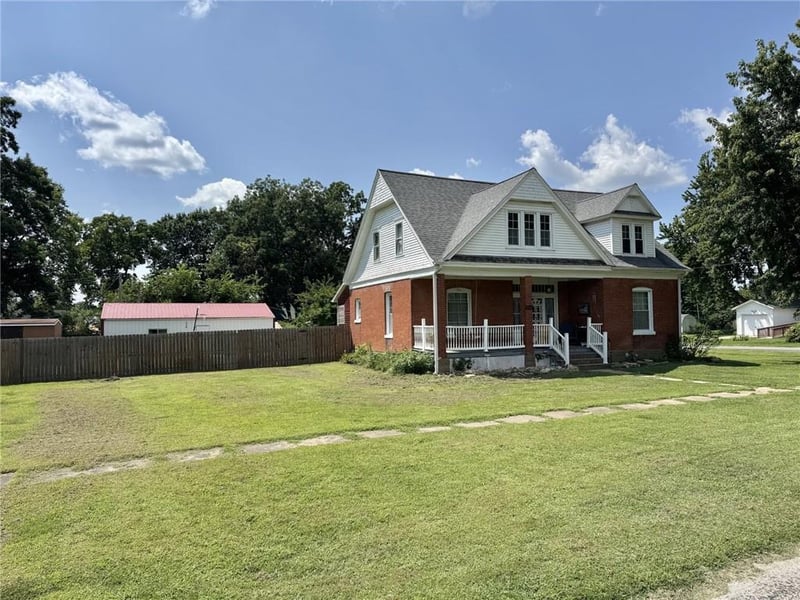 200 Moulton St, Leeton, MO 64761