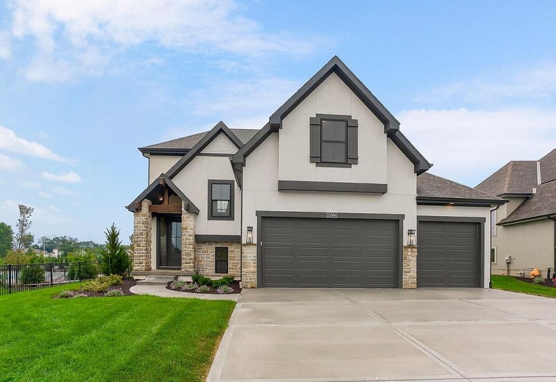 15586 168th Ter, Olathe, KS 66062