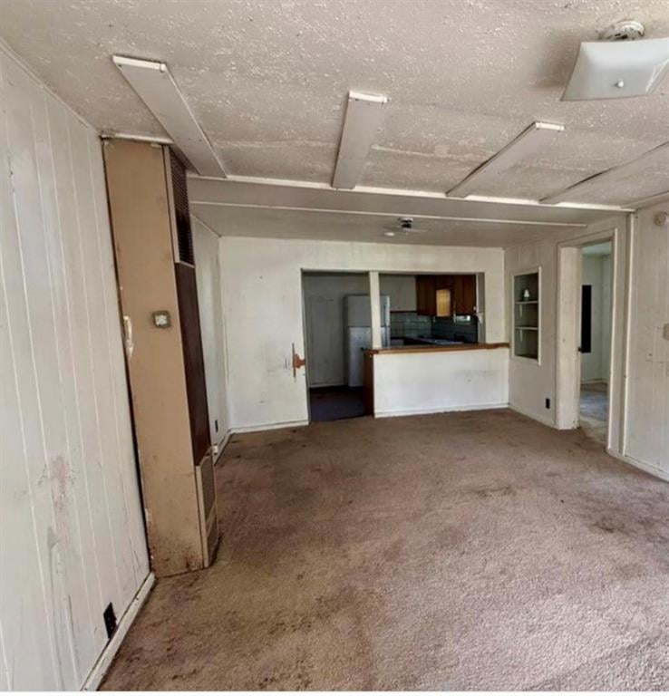 215 3rd St, Tonganoxie, KS 66086