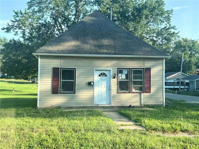 809 Lexington St, Richmond, MO 64085
