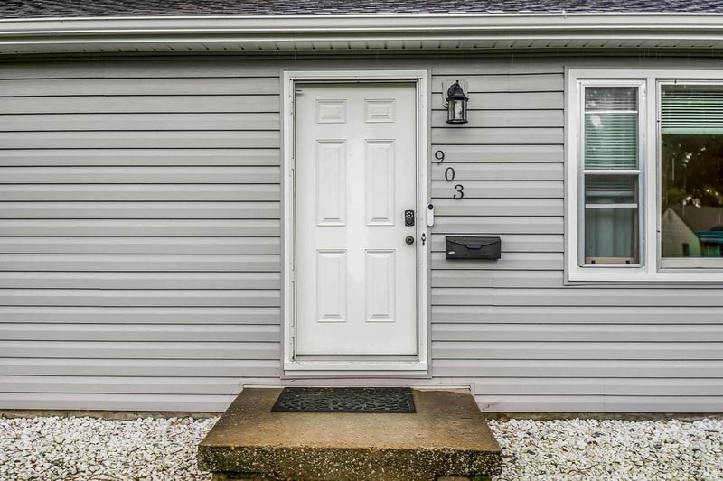 903 67th Pl, Gladstone, MO 64118