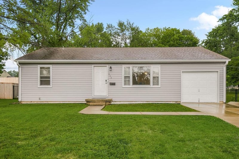 903 67th Pl, Gladstone, MO 64118
