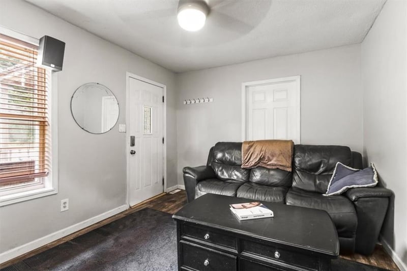 2418 Park Ln, Oak Grove, MO 64075