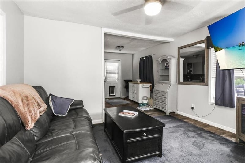 2418 Park Ln, Oak Grove, MO 64075