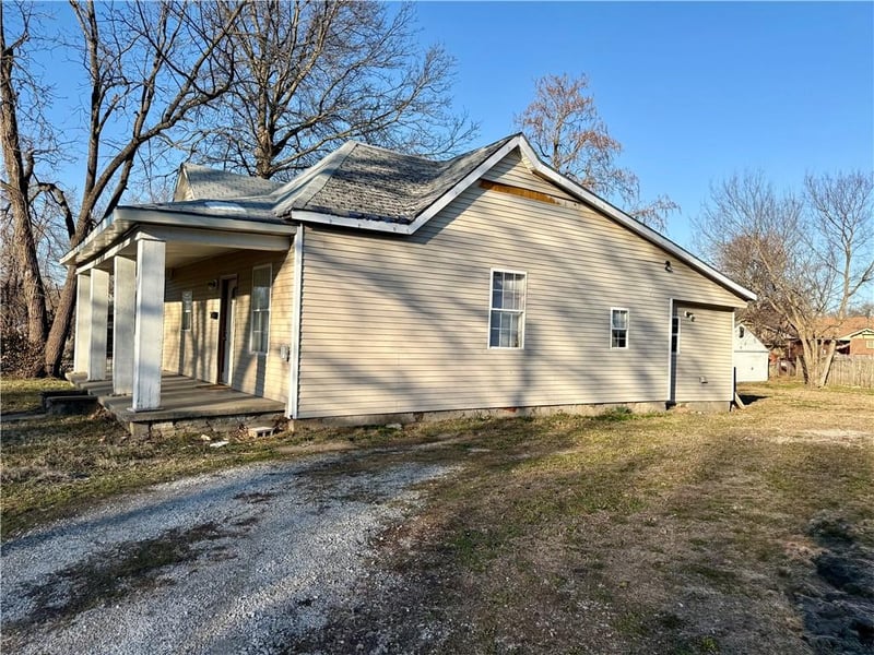 221 Clay St, Nevada, MO 64772