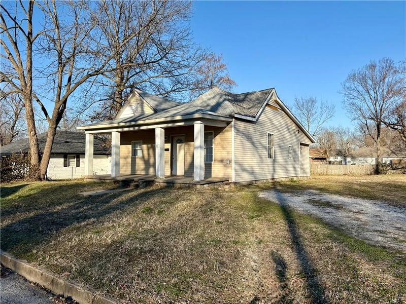 221 Clay St, Nevada, MO 64772