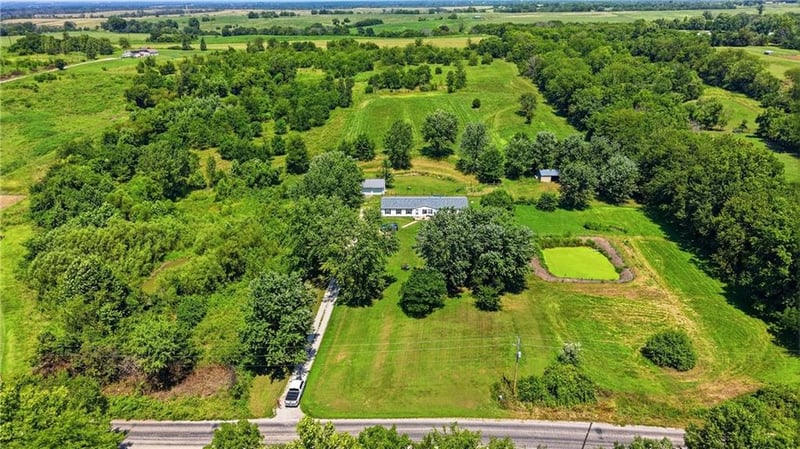 31 600th Rd, Warrensburg, MO 64093