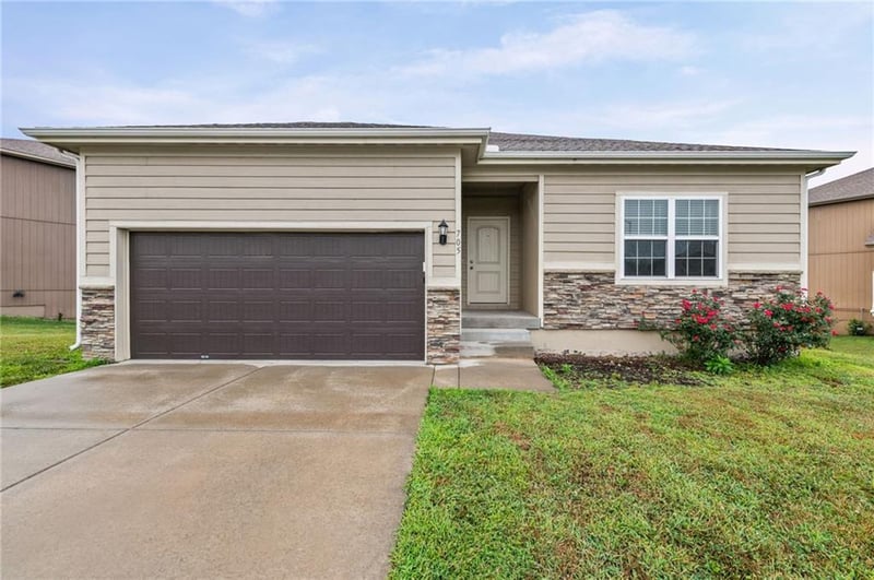 705 111th Ter, Kansas City, MO 64155
